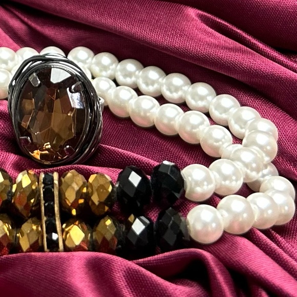 *SET* Elegant Pearl Bracelet with Black & Gold Crystals, With Garnet Ring - Picture 5 of 7